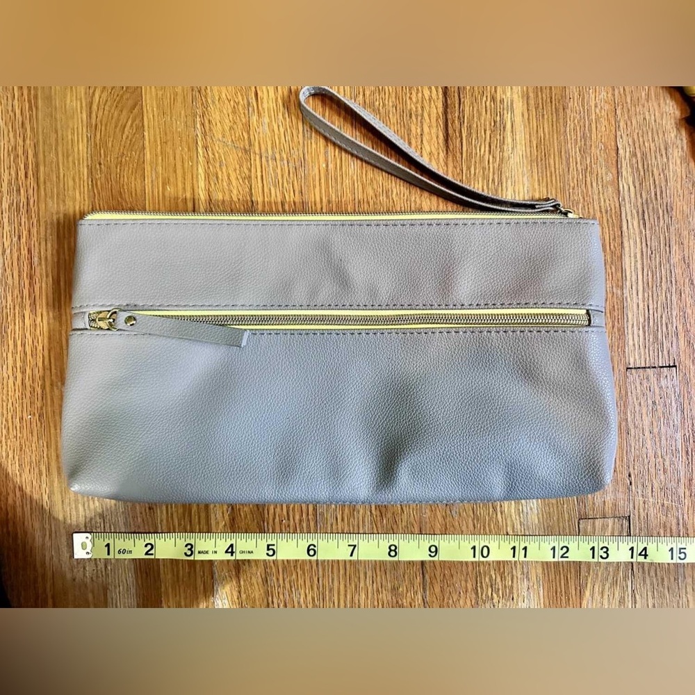 NWOT Chi brand zippered bag wristlet